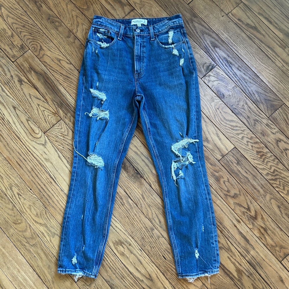 Abercrombie & Fitch Curve Love High Rise Mom Jeans Distressed Medium Wash 27 4R